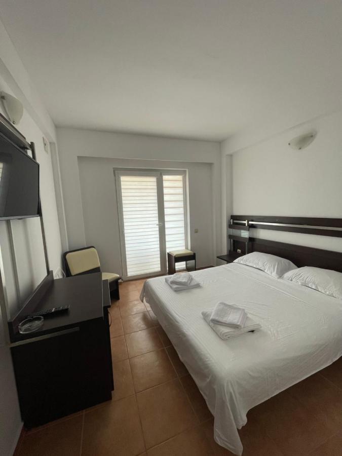 Dekor Hotel คอสติเนช ภายนอก รูปภาพ