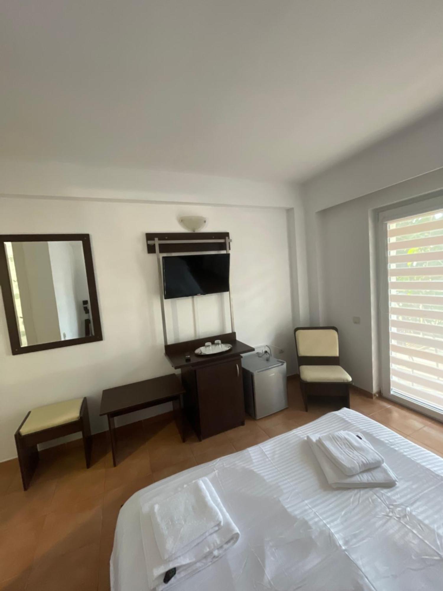 Dekor Hotel คอสติเนช ภายนอก รูปภาพ